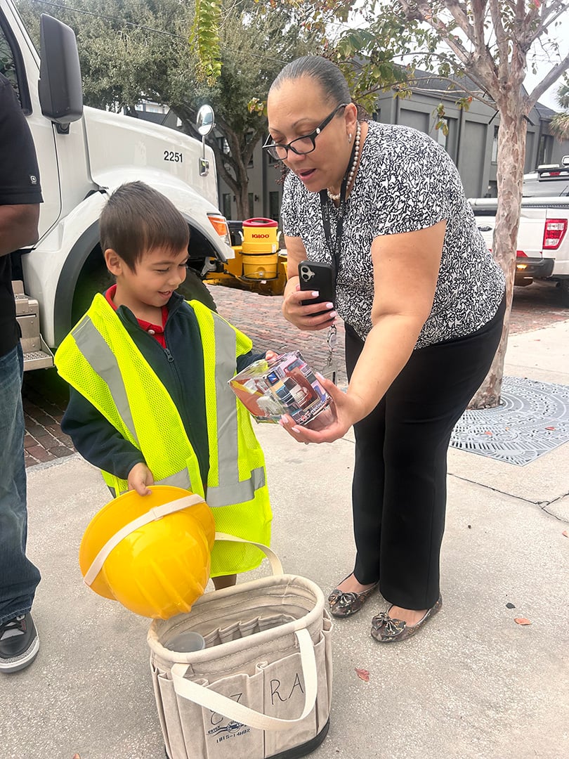 b log_littlelineworker3.jpg