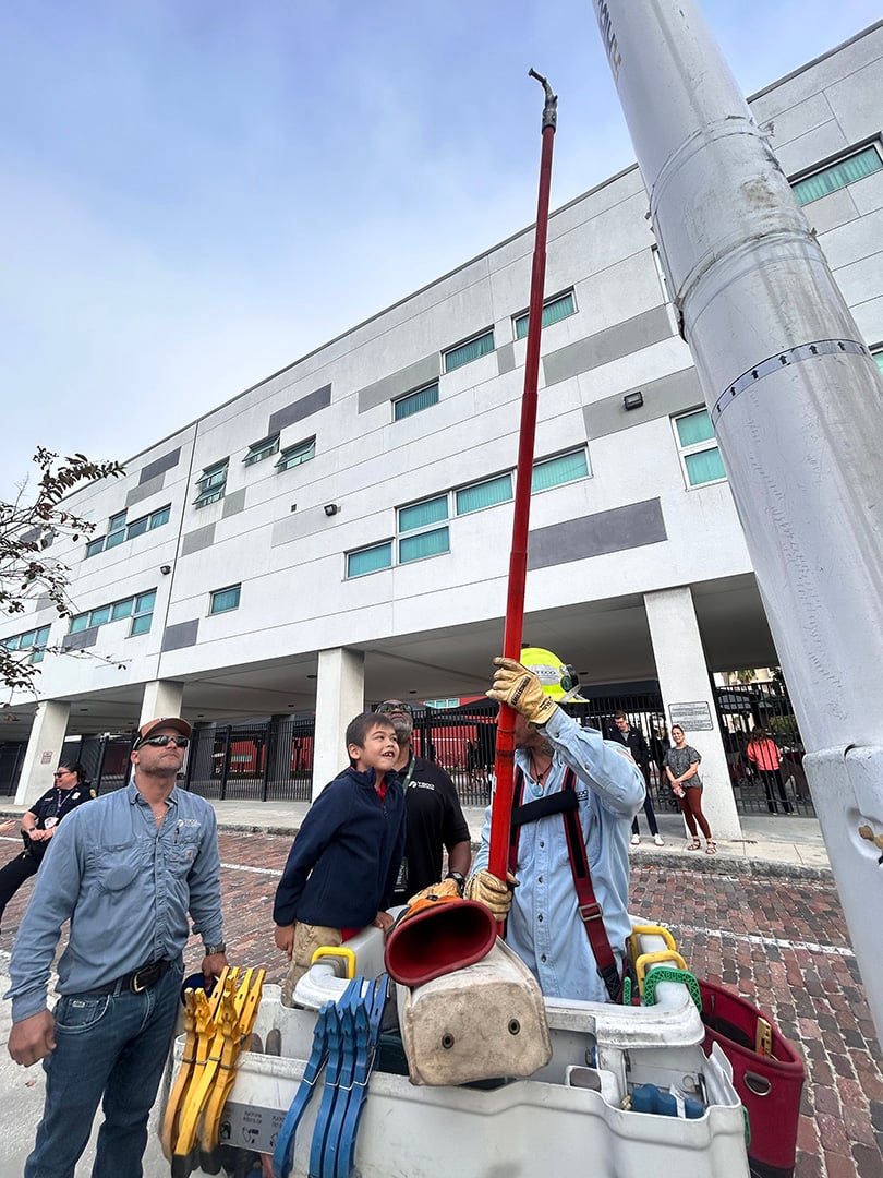 b log_littlelineworker2.jpg